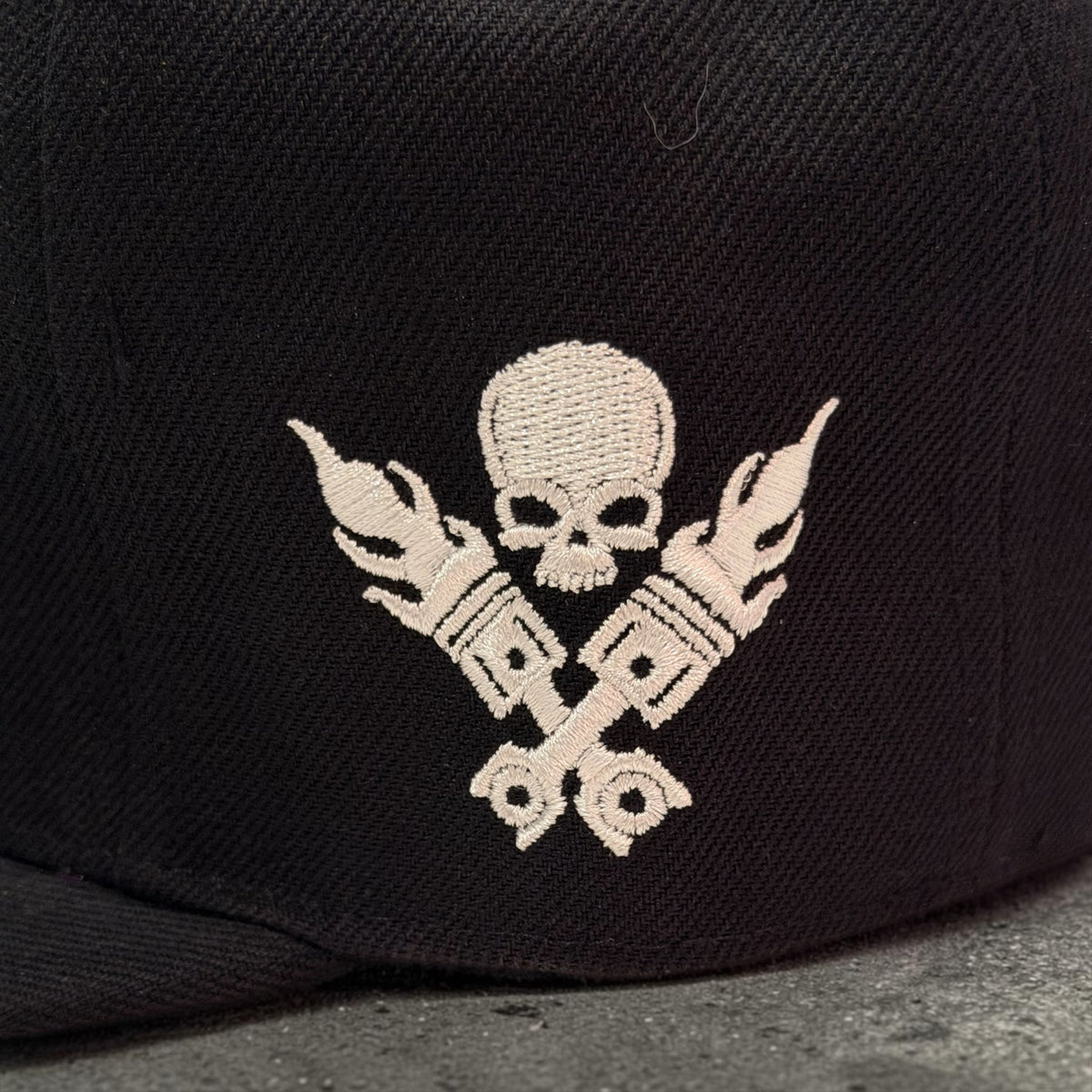 LEGEND LIGHTNING CURVED BILL HAT